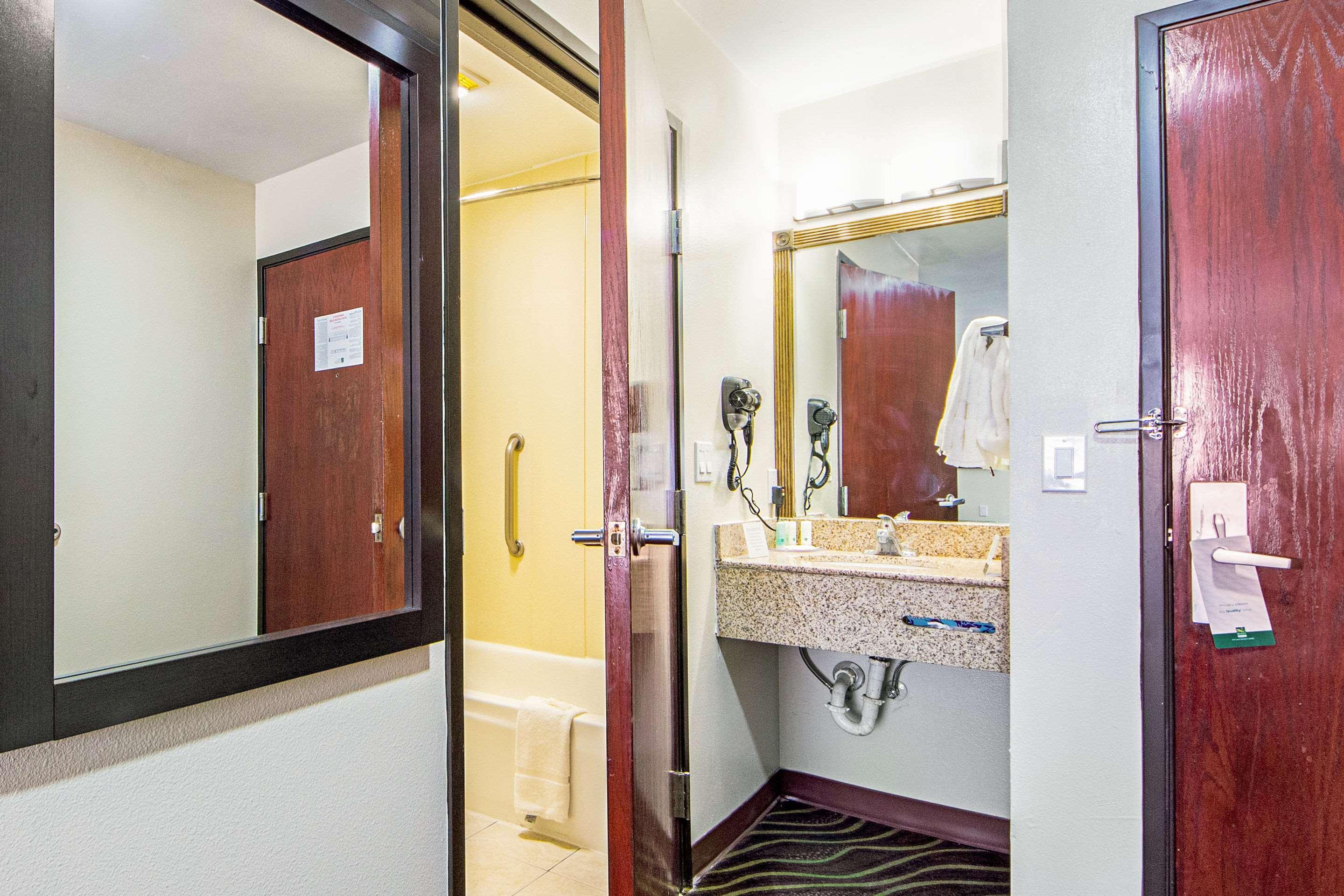 Quality Inn Greenville I-30 Exterior photo
